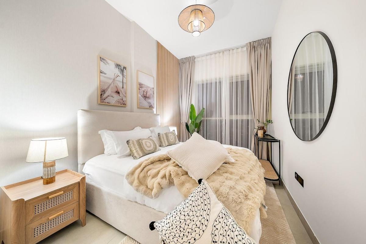 Family-friendly 2br With Pool, Gym, Kitchen Near Hills