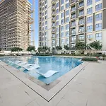 Family-Friendly 2Br With Pool, Gym, Kitchen Near Dubai Hills