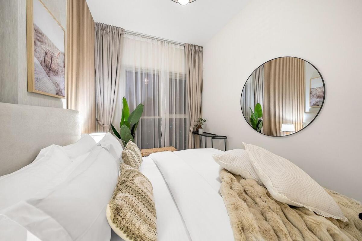 Family-friendly 2br With Pool, Gym, Kitchen Near Hills Apartment