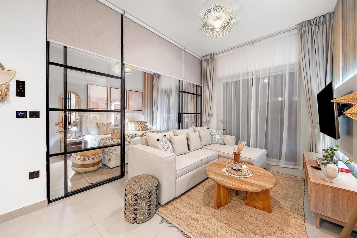 Family-friendly 2br With Pool, Gym, Kitchen Near Hills Dubai