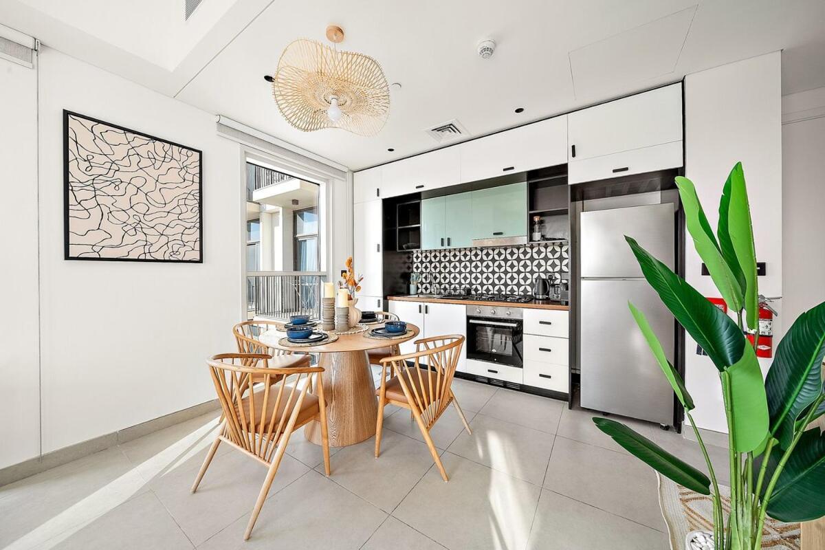 Family-friendly 2br With Pool, Gym, Kitchen Near Hills Apartment *