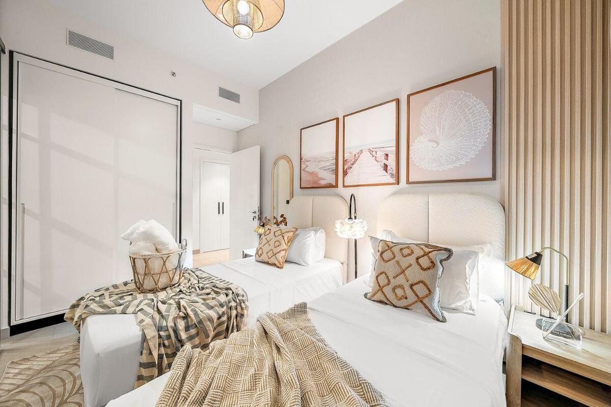 Apartment Family-friendly 2br With Pool, Gym, Kitchen Near Hills Dubai