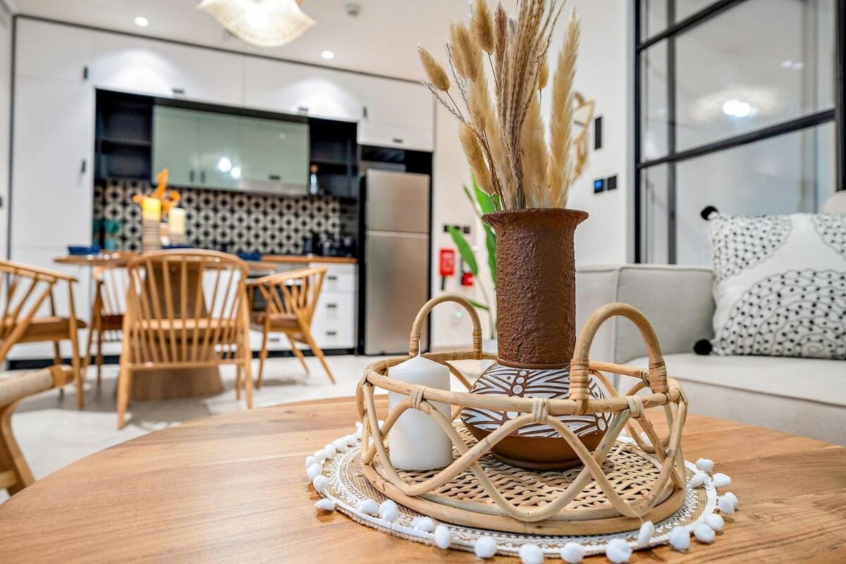 Family-friendly 2br With Pool, Gym, Kitchen Near Hills Dubai