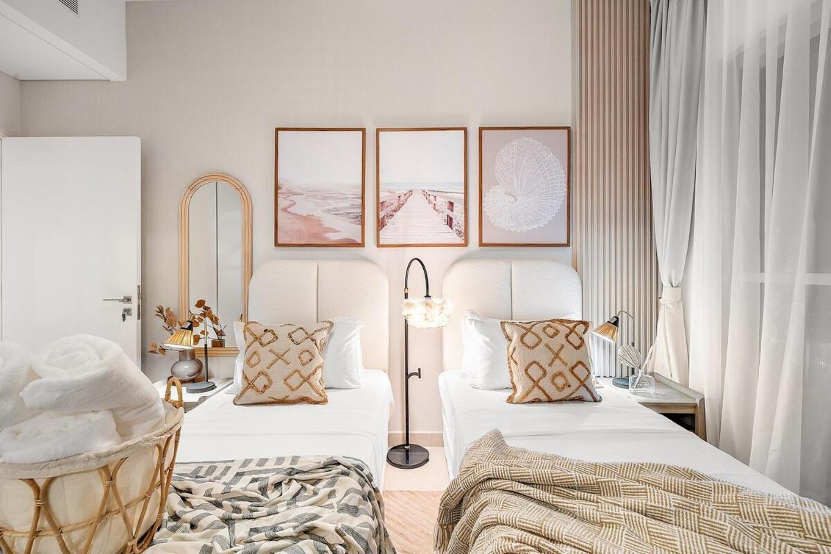 Apartment Family-friendly 2br With Pool, Gym, Kitchen Near Hills Dubai